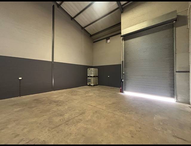 302M² WAREHOUSE TO LET IN STIKLAND INDUSTRIAL